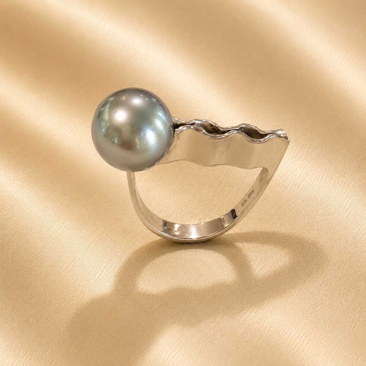 Ring · Weißgold mit Tahitiperle