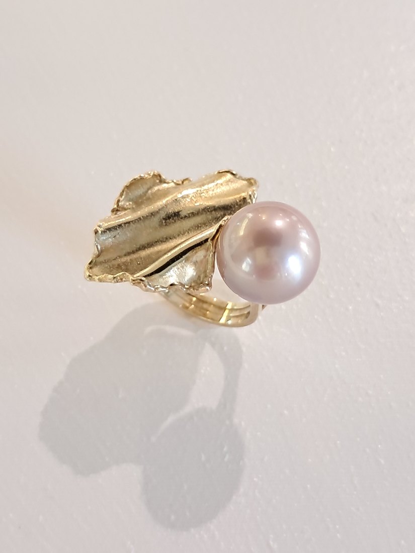Anhänger · Gelbgold-Blatt mit Perle
