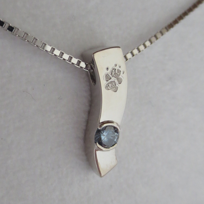 Gelbgold · Pfotenabdruck mit Blautopas