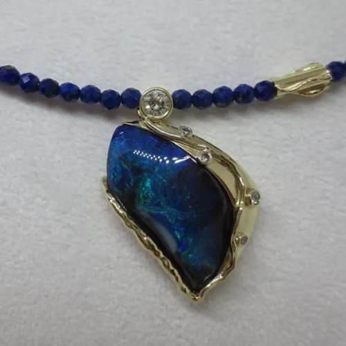 Gelbgold mit Boulderopal Brillant und Lapislazuli