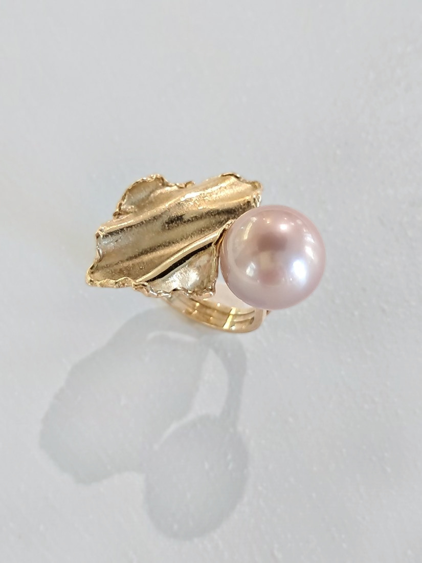 Anhänger · Gelbgold-Blatt mit Perle