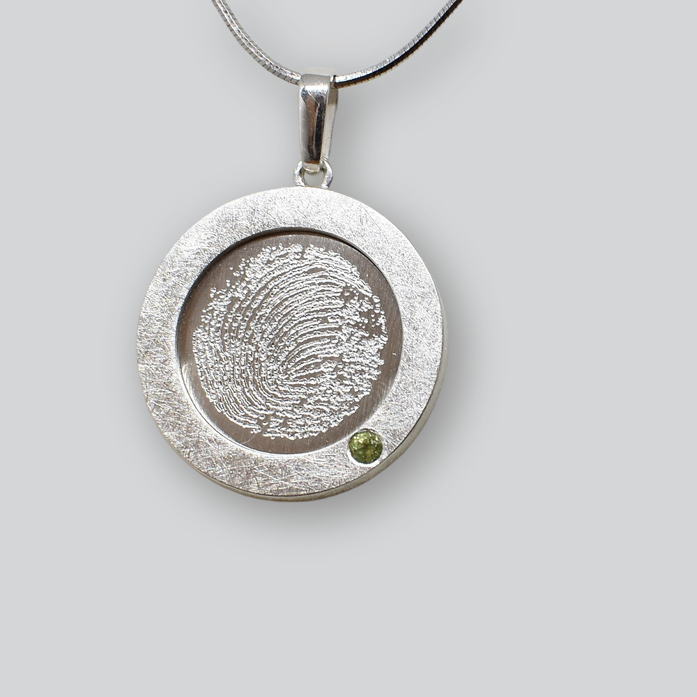 Silber · Fingerabdruck mit grünem Stein